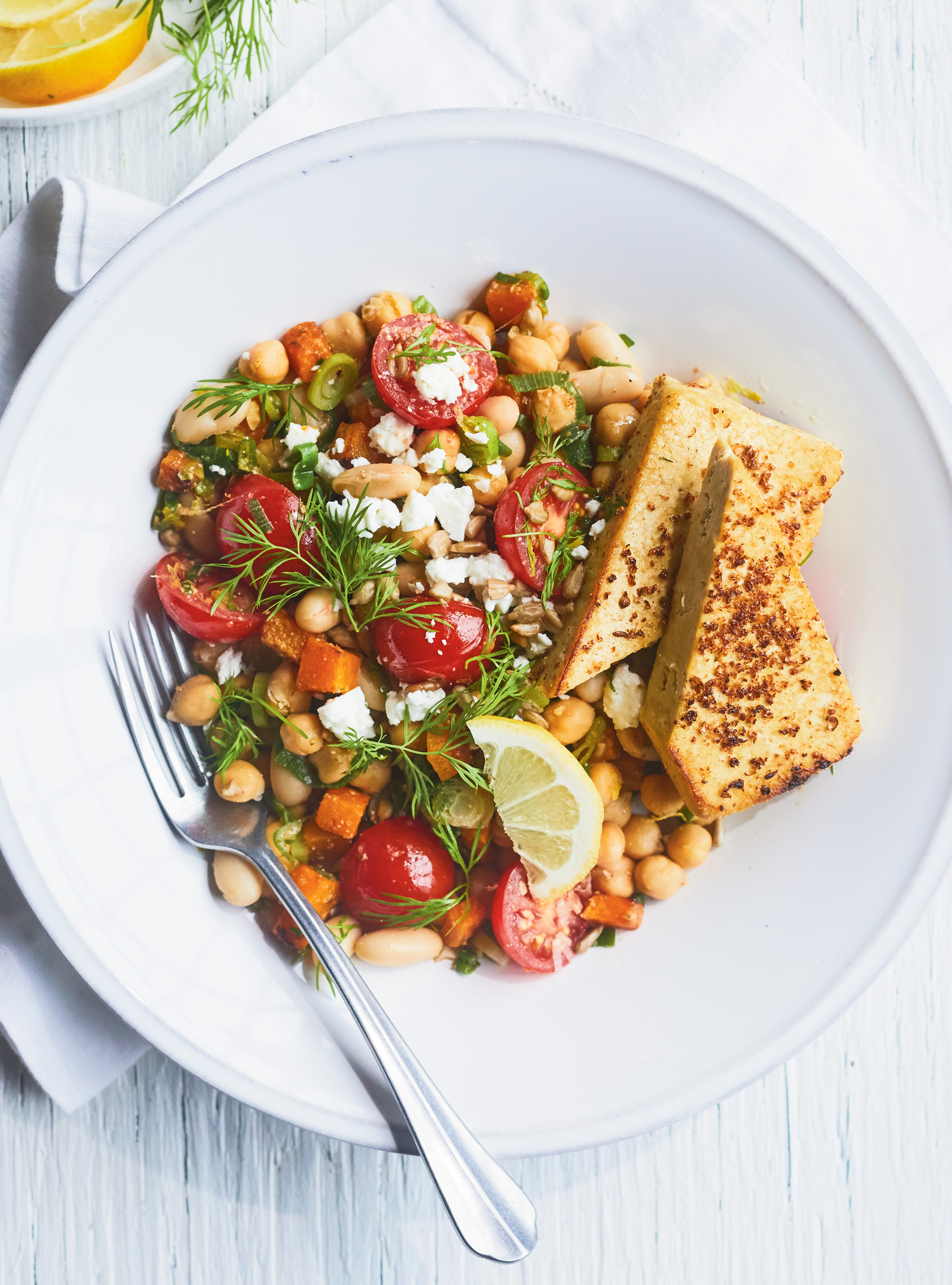 Salade tiède de légumineuses et de tofu poêlé